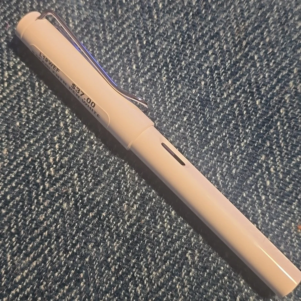 ❤️BUY 10 GET 5 FREE LAMY Safari Fountain Pen, Color White, Retail $37.00 USD
